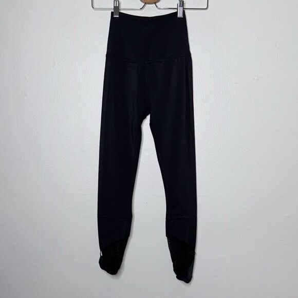 BEYOND YOGA High Waisted Mesh Ring Accent Leggings Size SMALL - Picture 1 of 13